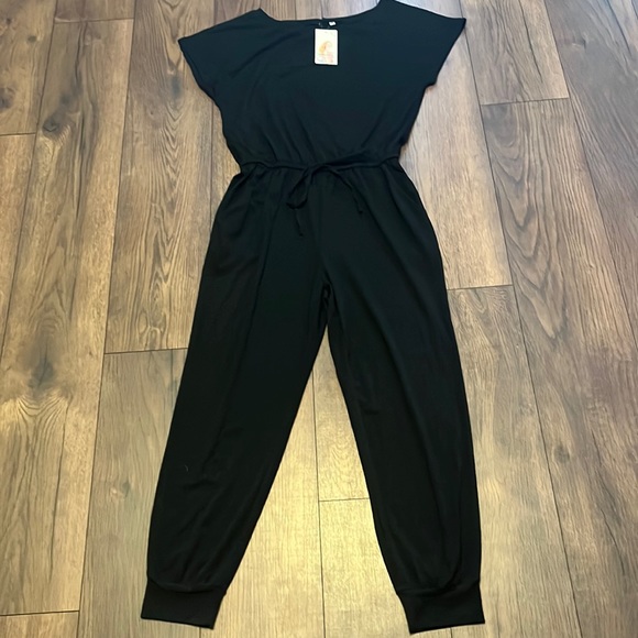 NWT pretty garden black jumpsuit size medium - Picture 2 of 5